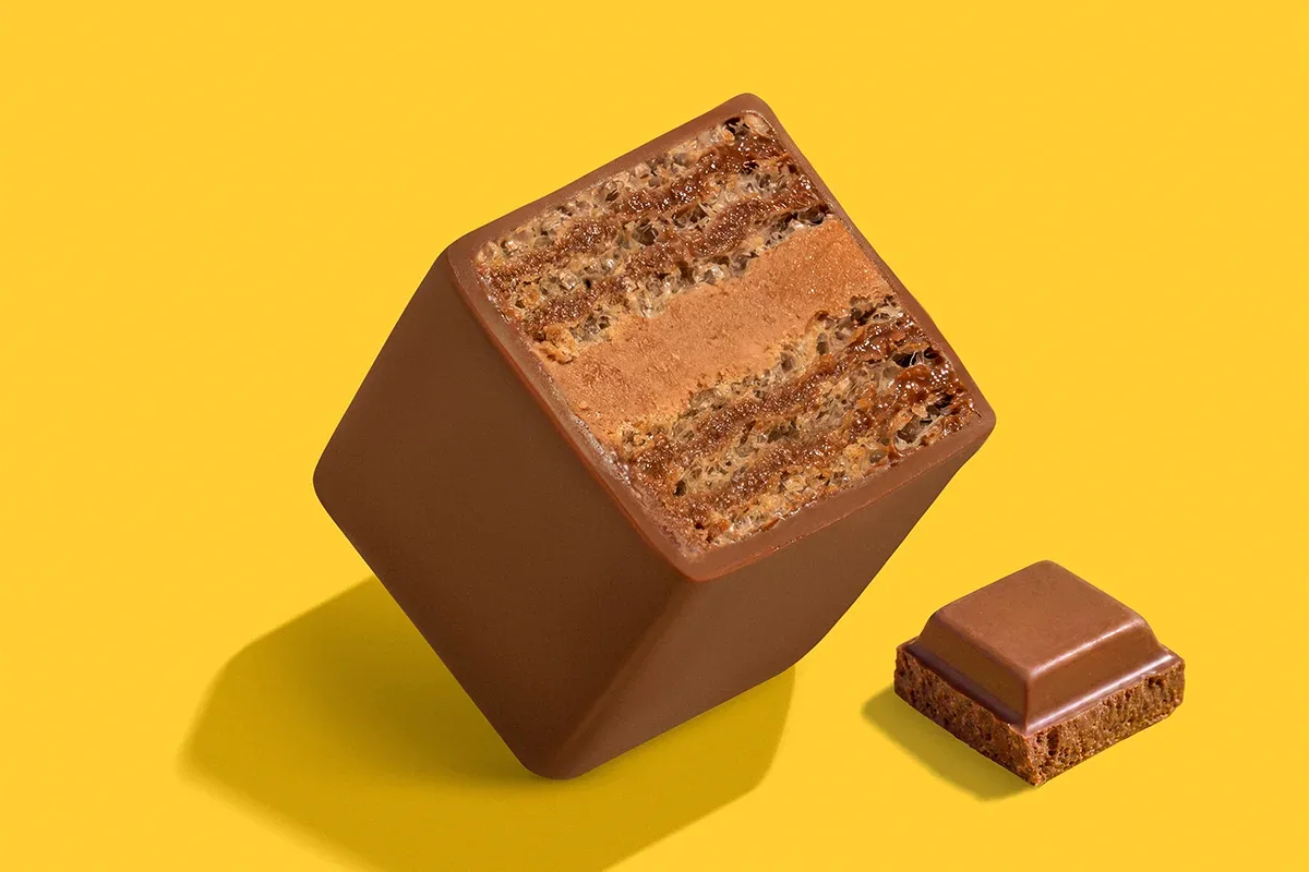 Milky wafer cut open on its flavour colour.