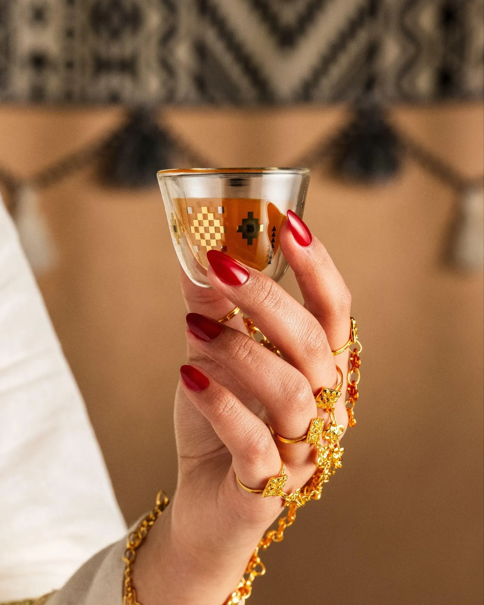 Istekanti: Glassware detail, photographed in use