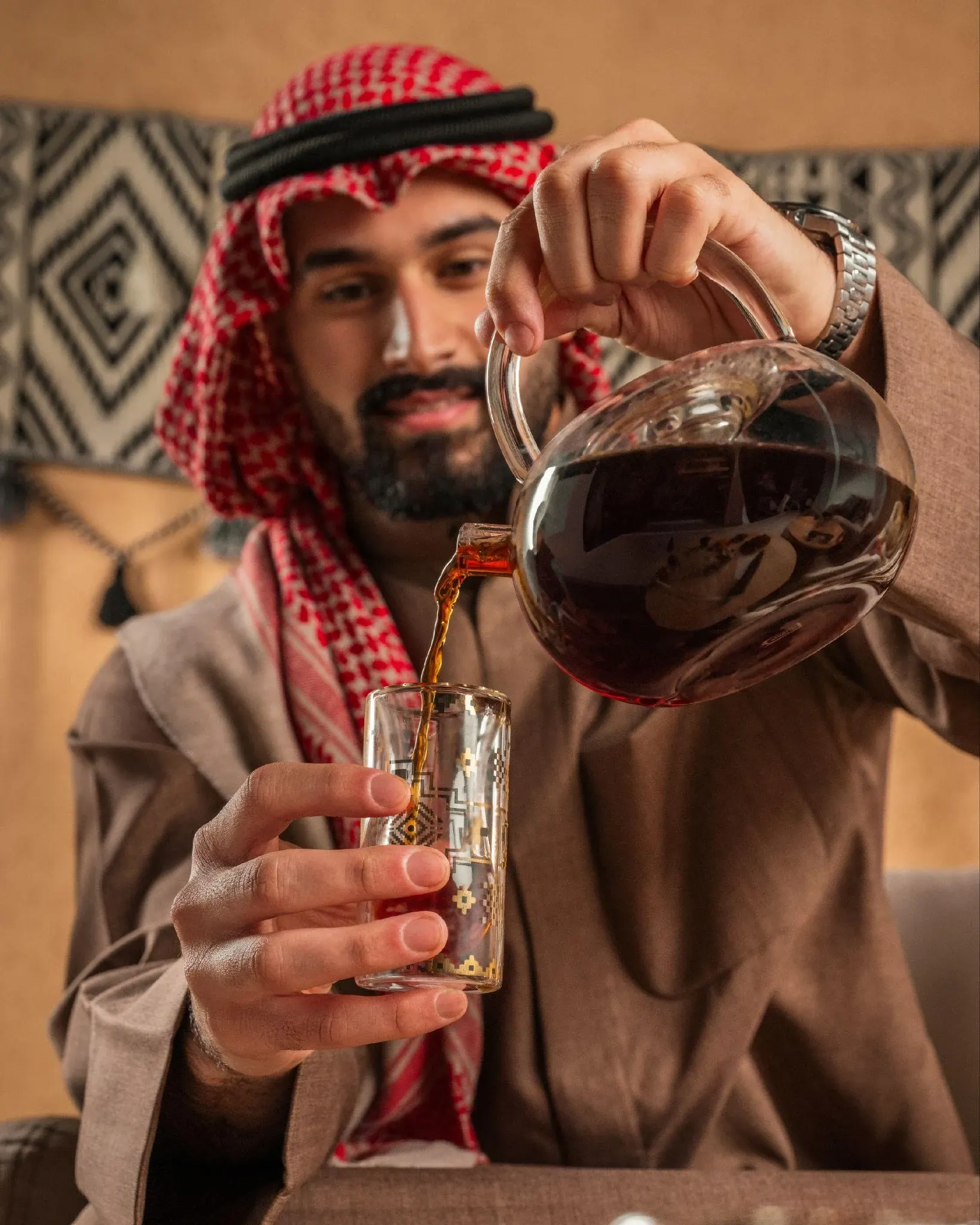 Istekanti: Coffee serving, photographed in use